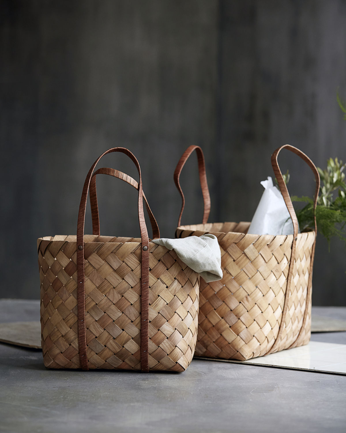 braided pinewood and paper bag set with handle