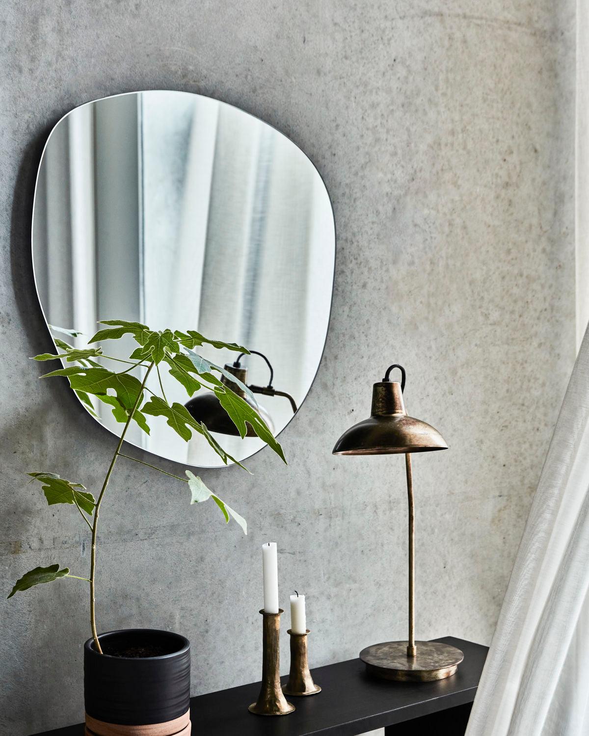 asymmetrical curved mirror round